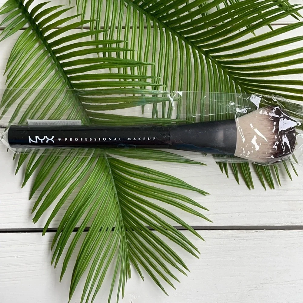 NEW NYX Powder Brush